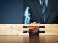 יש לכם עובד חסר בטחון? יש 3 דרכים לבנות את ביטחונו העצמי בניית בטחון לעובד