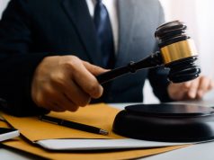 נדחתה תביעת עובדת בגין אפליה על רקע היותה אשה