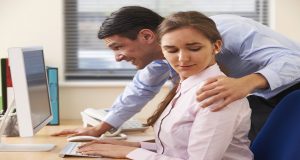 מה חייב הארגון לעשות כשעובד מתלונן על התעמרות או הטרדה מצד עובד אחר