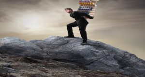 לשבור את המיתוס של סיזיפוס: איך להיפטר מדפוסים שליליים בעבודה הרגלים רעים בעבודה