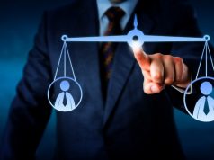 איך לנהל משוב מול עובדים מהבית