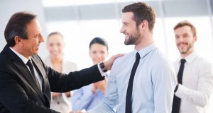 איך משפיעה איכות הניהול על הרווחה הנפשית של העובדים