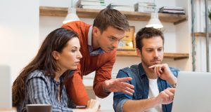 3 צעדים לרתימת המשוב של עובדים ליצירת שינויים חיוביים ושיפורים