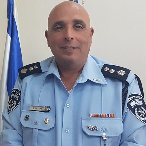 ניר עזרא