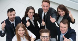 3 תרגילים פרקטיים לעידוד האופטימיות בקרב צוות שחוק