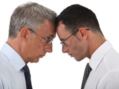 למה כדאי, חשוב ורצוי להעסיק יותר עובדים מבוגרים בארגון עובדים צעירים מול עובדים מבוגרים