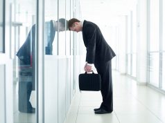 פיצוי של כ-60 אלף שקל לעובד שהתפטר בדין מפוטר פיטורים ללא פיצויים