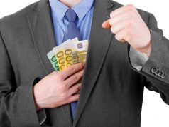 עובדת שהתפטרה בשל הרעת תנאים תקבל פיצויי פיטורים ודמי הודעה מוקדמת פיצויי פיטורים