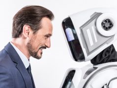 רובוטים ועובדים בני אנוש