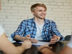 8 נורות אדומות בראיונות עבודה בעידן הבינה מלאכותית