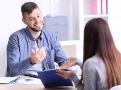 היתרונות המהותיים של משוב שבועי על פני משוב אחת לשנה