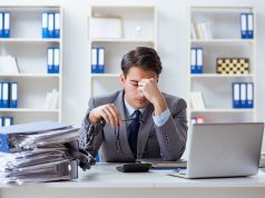 8 שיטות לזיהוי בזמן של עובדים שנמצאים בתהליך של תשישות ושחיקה