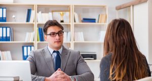 כיצד לשמור על המועמדים שלכם להוטים לעבודה בזמן תהליך הגיוס הממושך תקשורת עם מועמדים