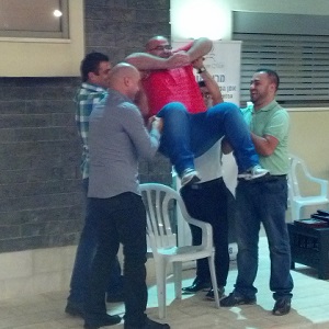 העצמת עובדים במופע טלפטיה של מרום מור