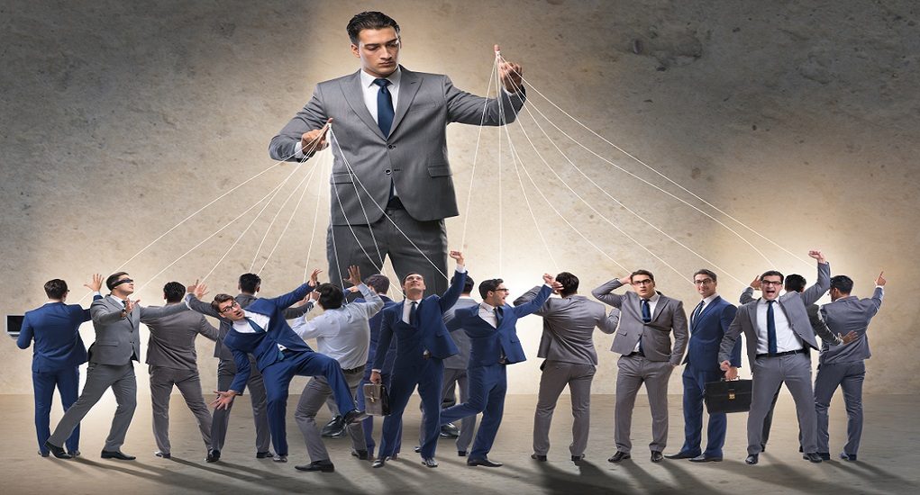 Boss,Employee,Manipulating,His,Staff,In,Business,Concept